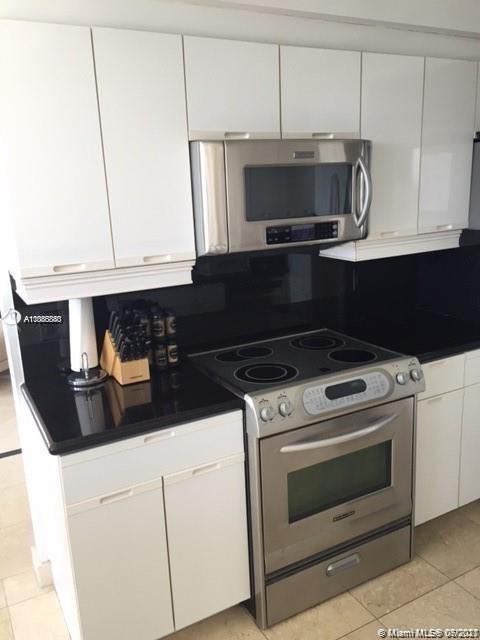 Building Photo - 2000 Island Blvd