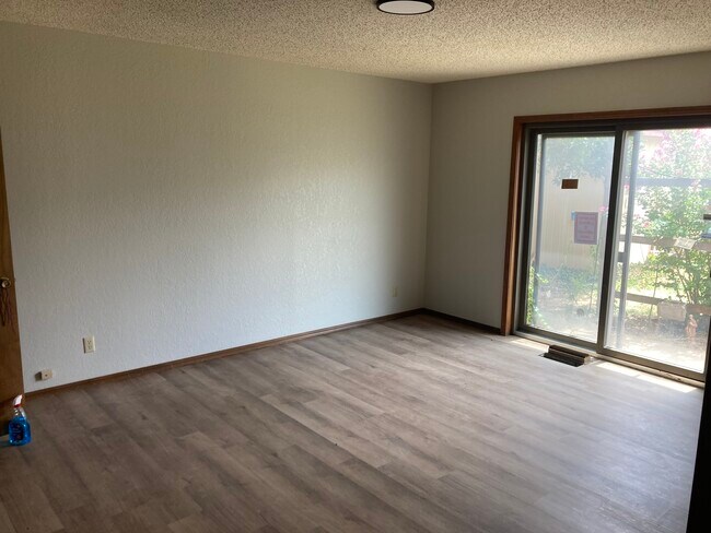 Building Photo - 2902