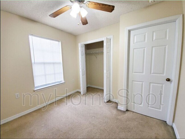 Building Photo - 9580 Cobblebrook Dr