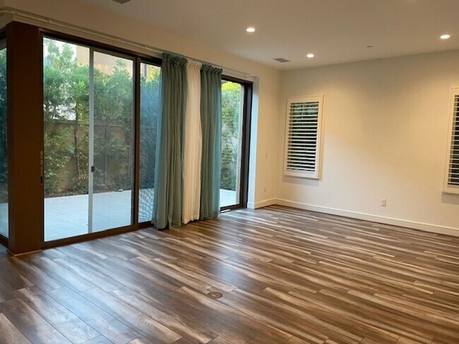 Building Photo - Newer home In Los Olivos