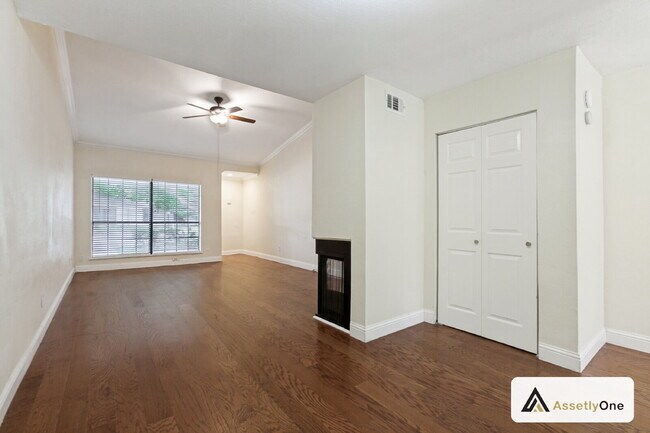 Building Photo - Updated North Dallas Townhome | 2 Pools | Clubhouse | Richardson ISD | Private Backyard