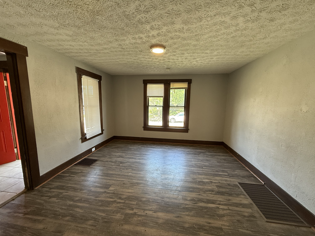 Building Photo - 622 Sennett St