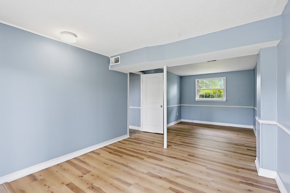 Building Photo - 11259 Edgewood Dr