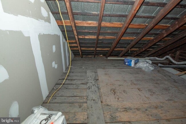 Building Photo - 106 S Maple Ave