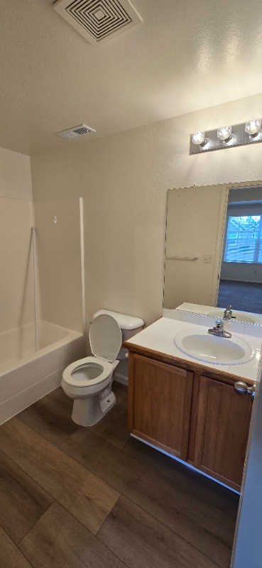 Building Photo - 18582 SW Takena Ct