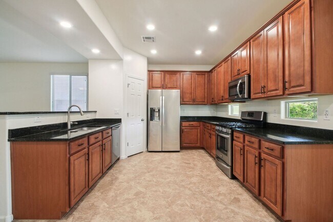 Building Photo - 4 Bedroom single family home in Phoenix