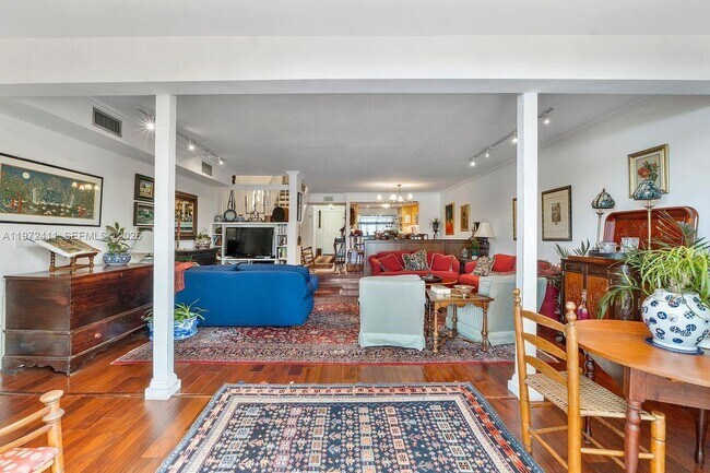 Building Photo - 4905 SW 71st Pl