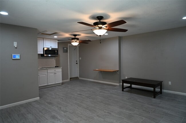 Building Photo - 212 Summit Dr