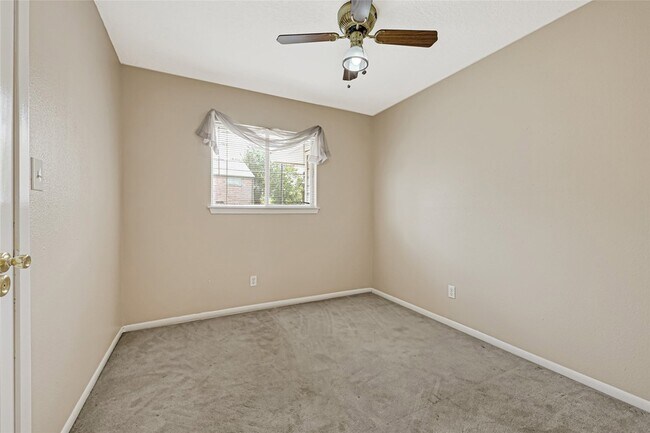 Building Photo - 3816 Newton Dr