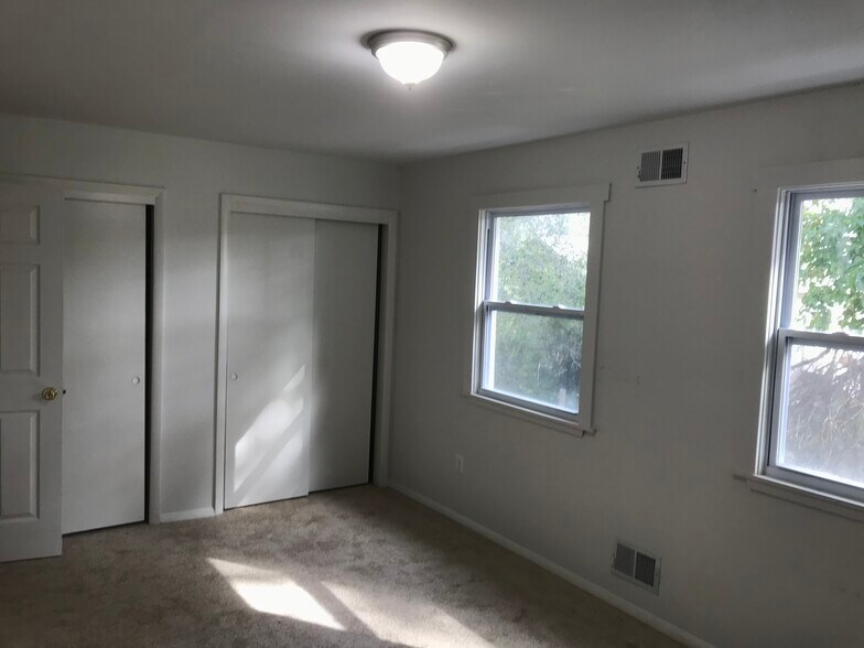 Primary Bedroom - 1001 Jackson Blvd