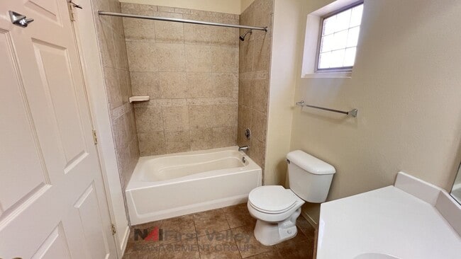 Building Photo - 3 Bedrooms, 2 Baths