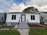 Building Photo - Charming 4-bed home in Gary!