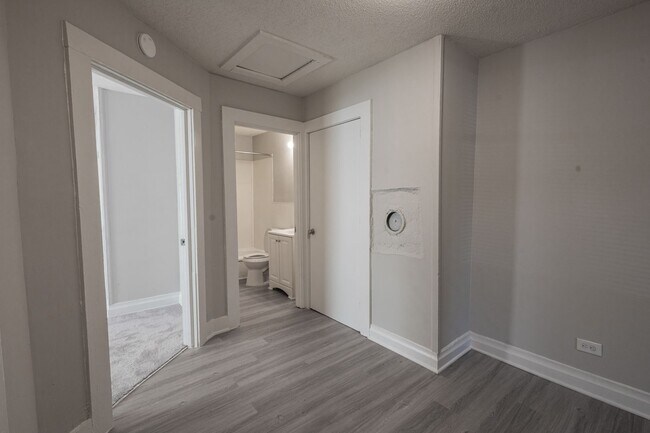 Building Photo - 303 Raynor St