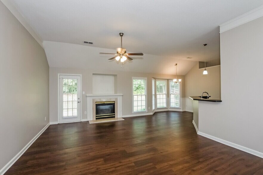 Building Photo - 11621 Long Forest Dr