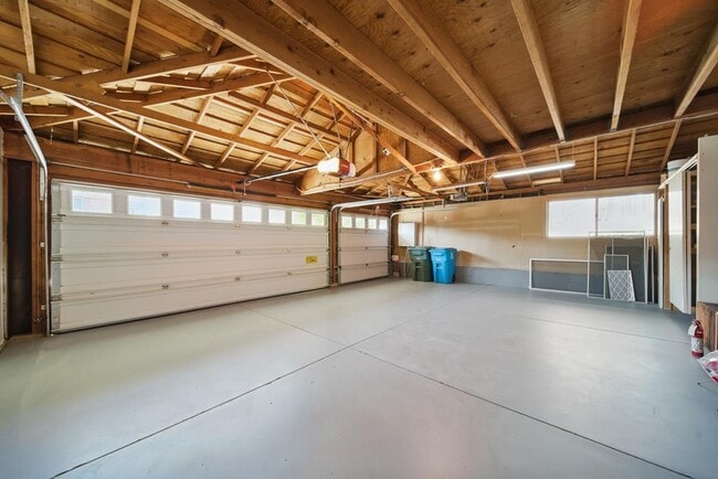 Building Photo - 1406 Cedarwood Dr
