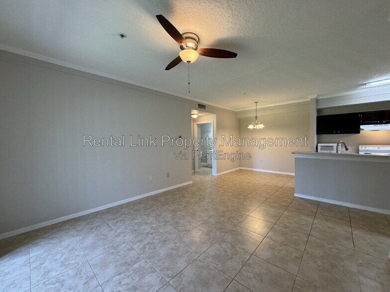 Building Photo - 11530 Villa Grand