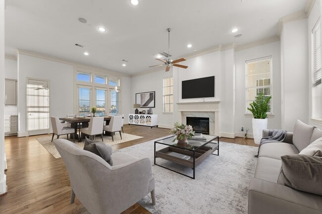 Building Photo - 2202 Lakeshore Edge Dr