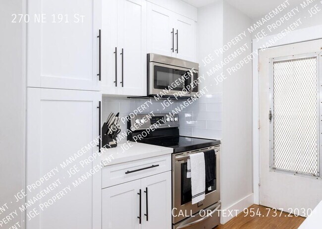 Building Photo - 270 NE 191st St