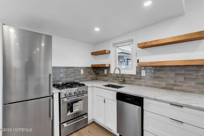 Building Photo - 1807-1809 Laurel Terrace