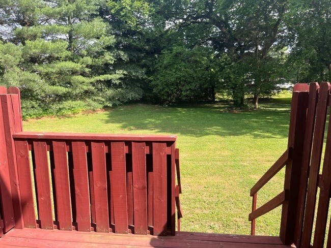 Building Photo - Spacious 2 bedroom/1.5 bathroom Donelson t...