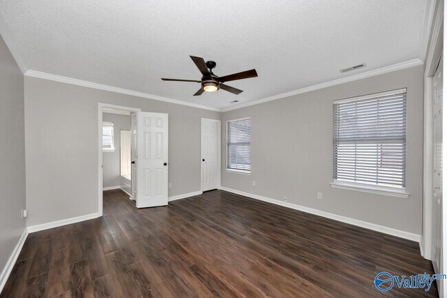 Building Photo - 103 N W Sugar Bluff Ln