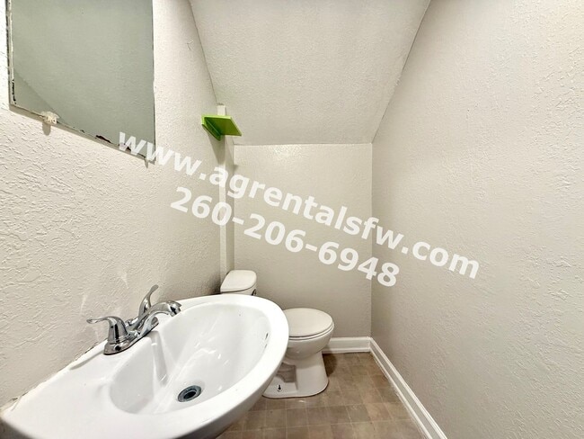 Building Photo - 4 Bedroom House