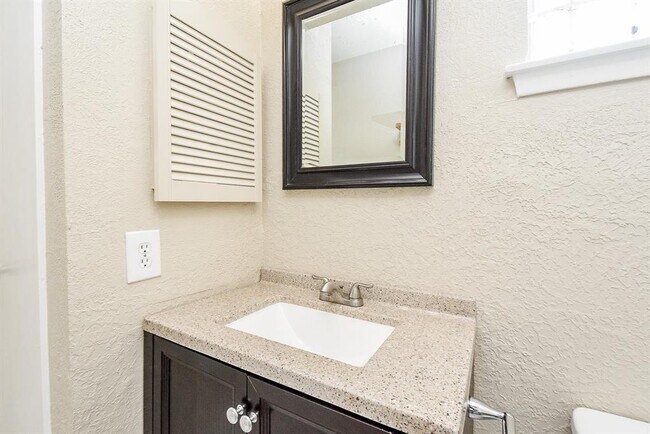 Building Photo - 15222 Morning Dove Dr