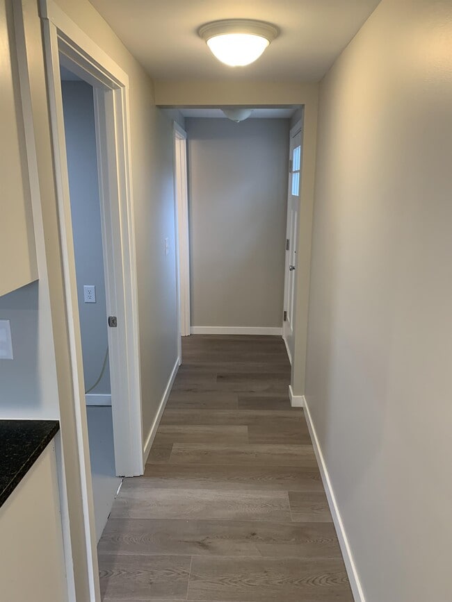 Building Photo - 34 Westview Pl