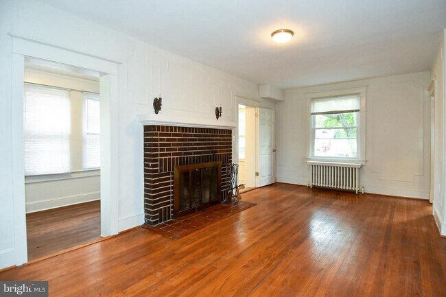Building Photo - 633 24th St S