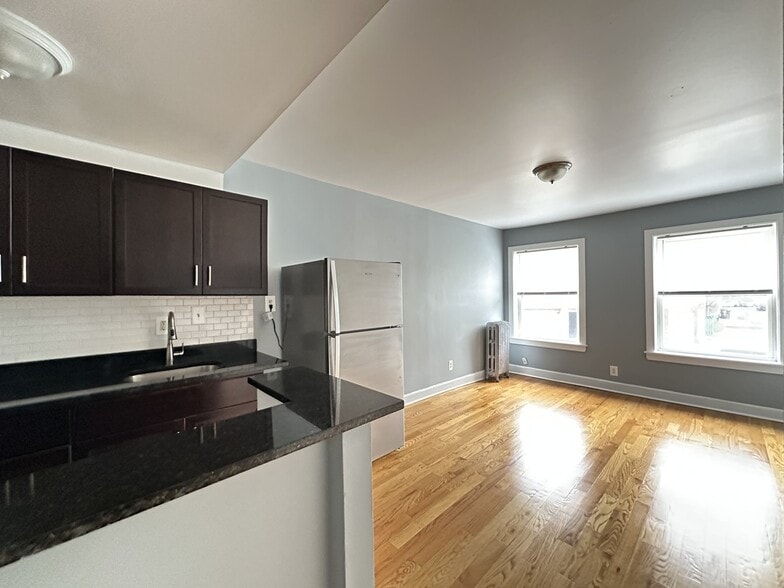 Building Photo - 5670 N Ridge Ave