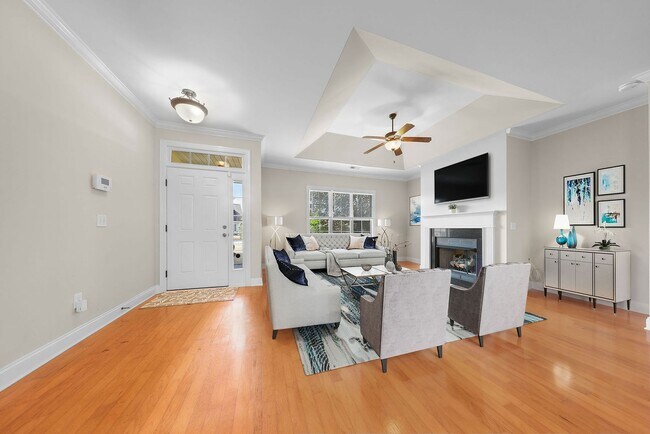 Building Photo - ~ COMPASS POINTE ~