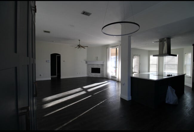 Building Photo - 1405 Meadowlark Ln