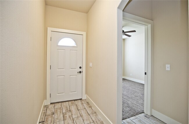 Building Photo - 108 Alder St