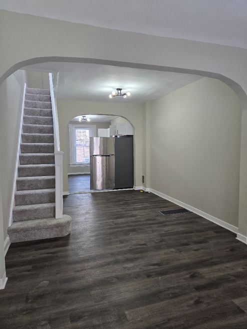 Building Photo - 711 N Streeper St