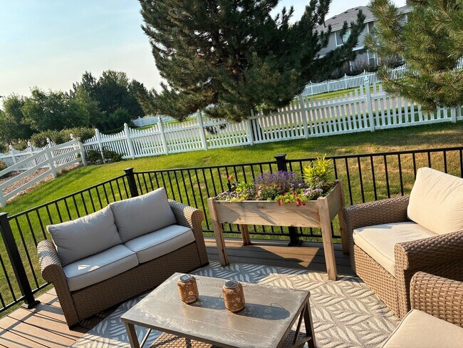 Building Photo - Beautiful 3-Bedroom, 3-Bathroom 2-Story Ho...