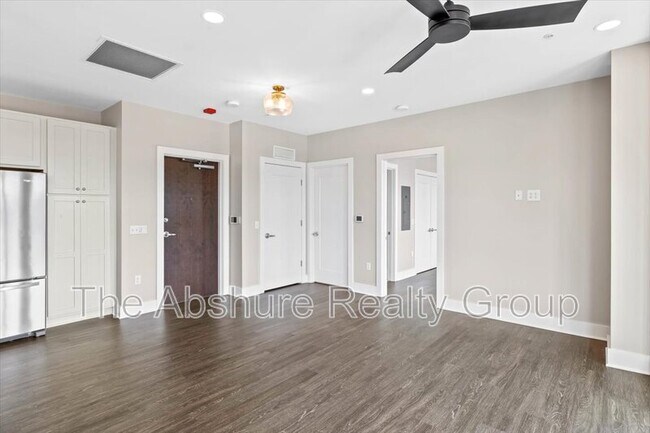 Building Photo - 145 S Main St