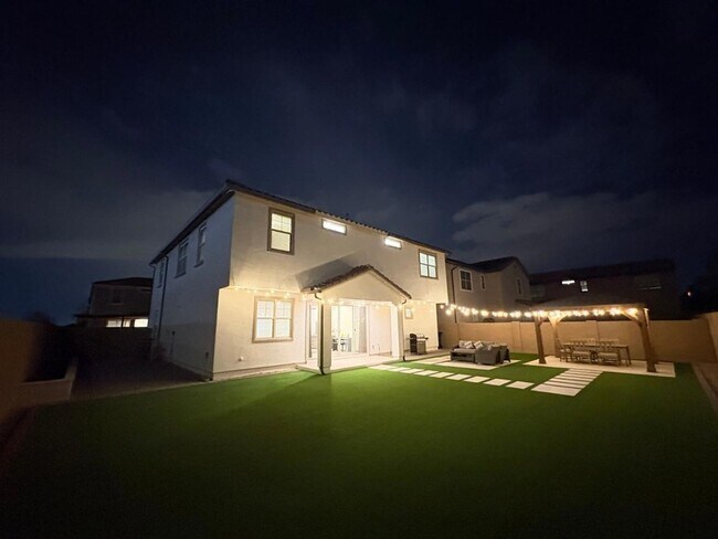 Building Photo - 5935 S Coyote Canyon