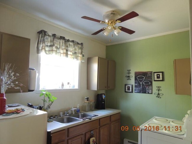 Building Photo - 718 W Main St