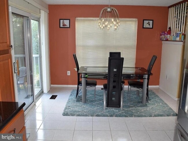 Building Photo - 2 Halstead Pl