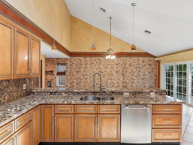 Building Photo - 931 SW 150th Ave