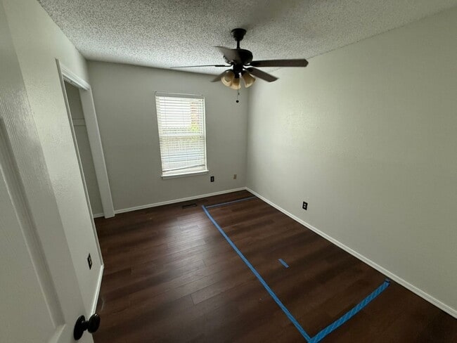 Building Photo - Ready for Move-In!