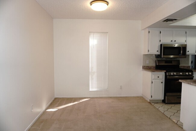 Building Photo - 1405 Vegas Valley Dr