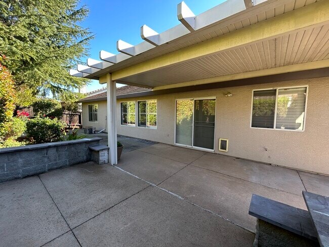 Building Photo - 248 Summer Grove Cir