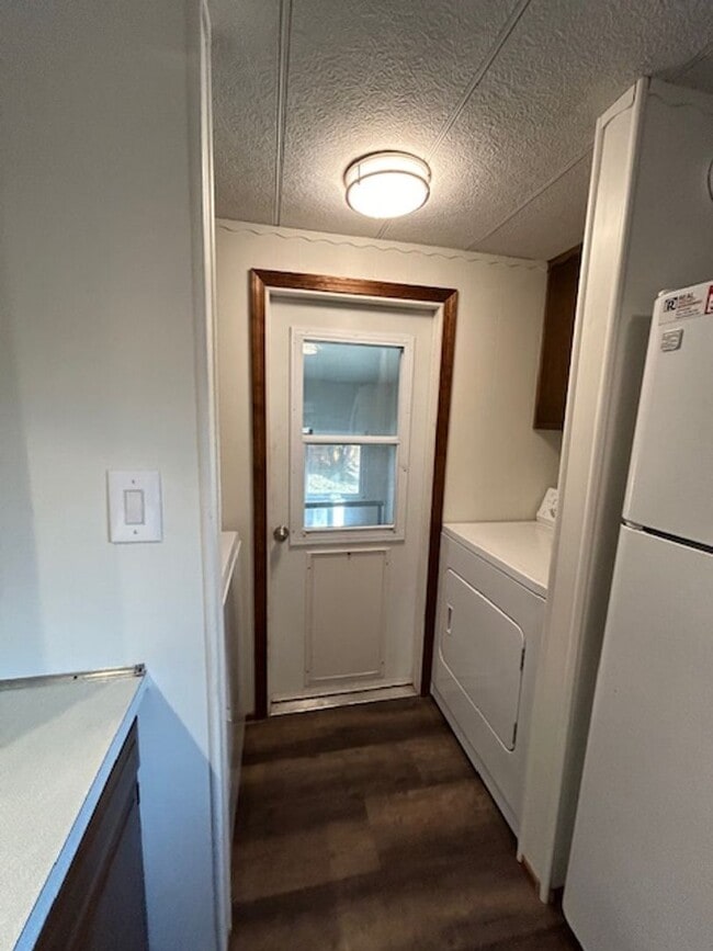 Building Photo - Quiet 2 bed 1 bath in Hamilton