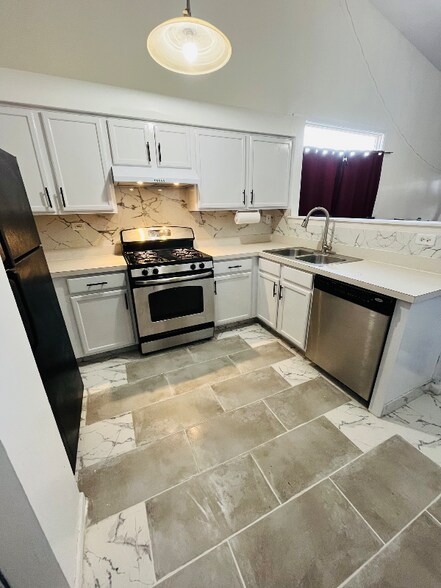 Building Photo - 2541 Stonybrook Dr