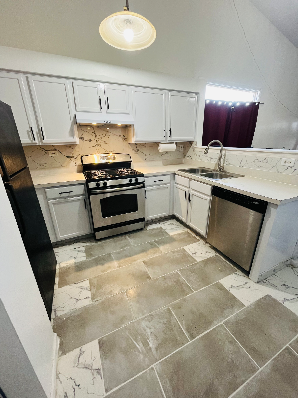 Building Photo - 2541 Stonybrook Dr