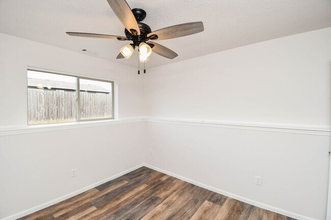 Building Photo - 5 Bedroom 3 Bathroom Single Family Home North Sioux Falls!