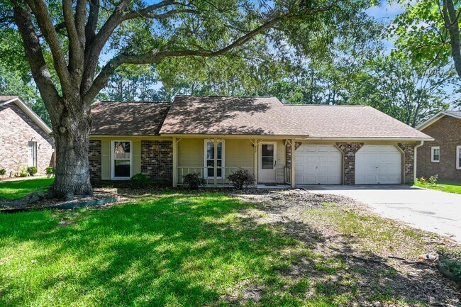 Building Photo - 617 Longleaf Rd