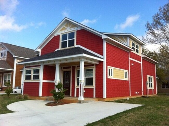 Primary Photo - 3 Bedroom 2 Bath Cottage Style Home with Large Den