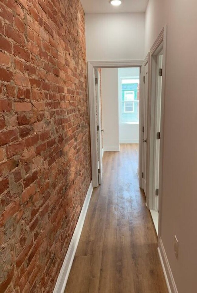 Building Photo - Single Family Strawberry Mansion